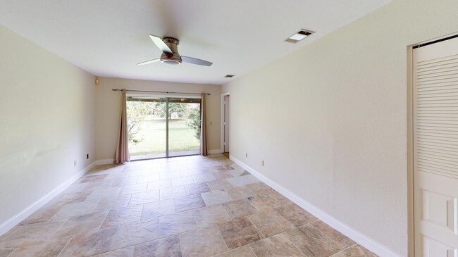 1527 Waldorf Cir NE