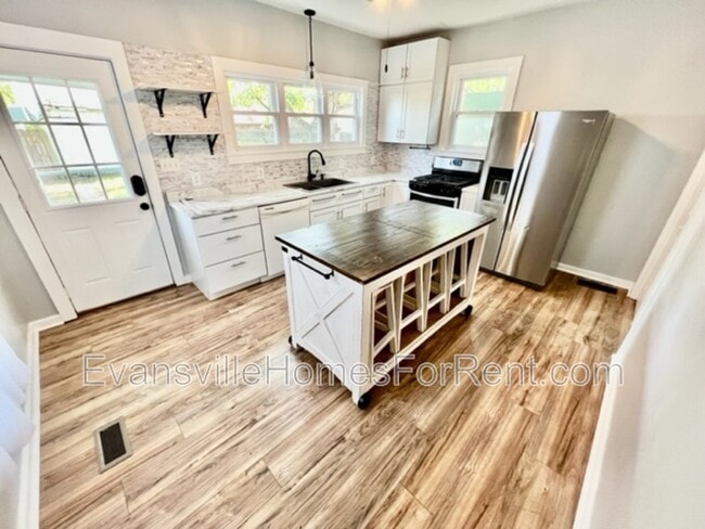 Photo - 1618 Stinson Ave