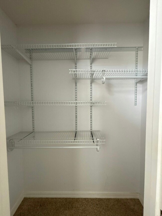 Photo - 812 E Spring Dr