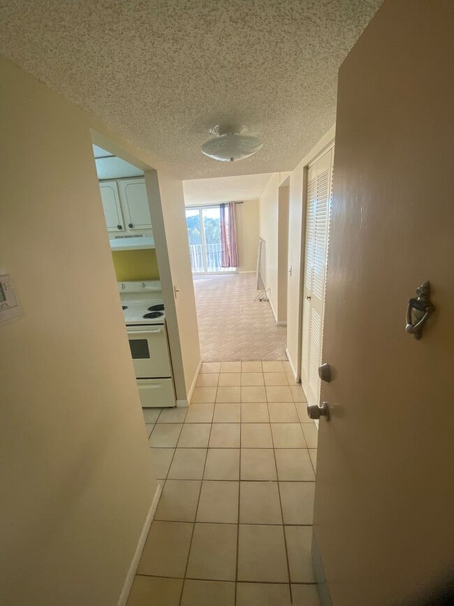 Photo - 480 Executive Center Dr Unit 480 Executive Center Drive 4-K