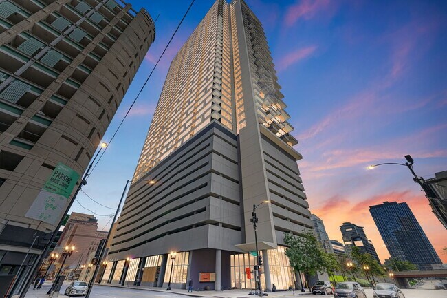 Building Photo - 235 W Van Buren St Unit 4004 Rental