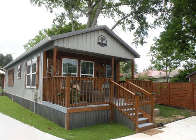 Building Photo - 859 E Glenn St Rental