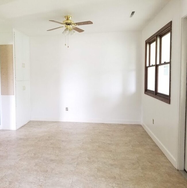 Photo - 1050 1/2 S Jones Blvd Unit Upper