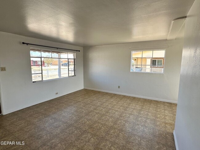 Photo - 5036 Louis Dr