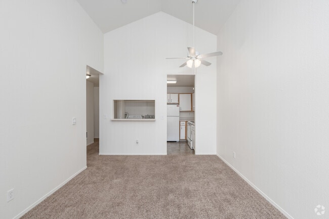 1BR, 1BA - 595SF - Living Room