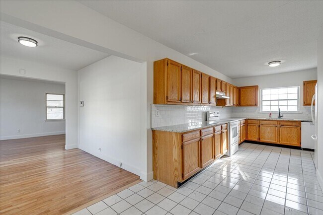 Photo - Spacious 3bed/1.5bath for rent!