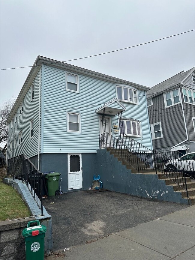 Building Photo - 28 Olcott St Unit 2