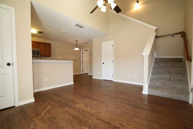Photo - ~INVITING 3/2.5 Townhome Includes Granite in Kitchen & All Kitchen Appliances***Landscaping Inclu...