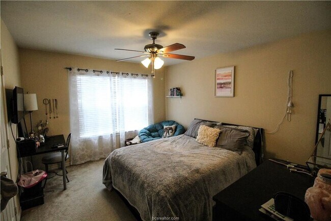 Photo - Spacious 4 Bedroom, 3 Bathroom House in Ho...