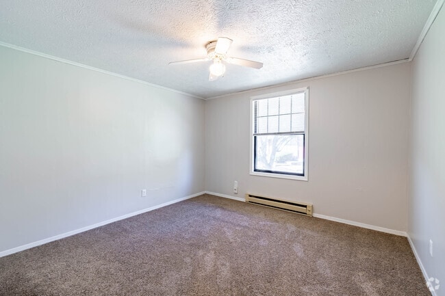 1BR, 1BA - 576SF - Primary Bedroom