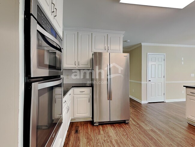 Photo - 708 Braidwood Ridge NW