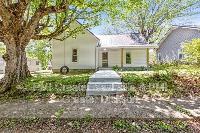 Photo - 300 W Railroad St