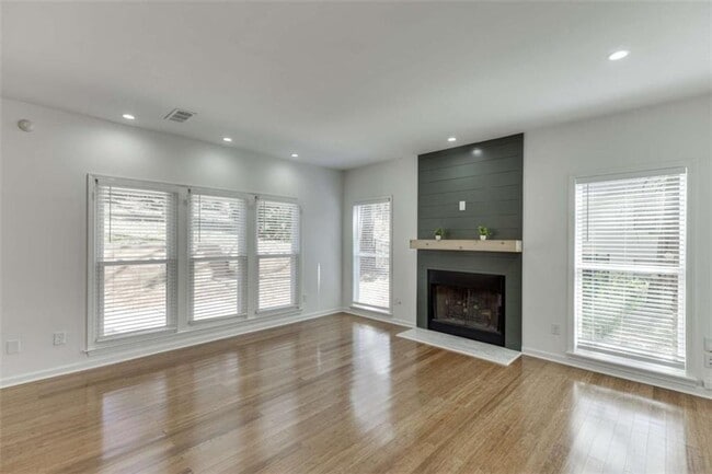 Photo - 1840 Oak Tree Hollow