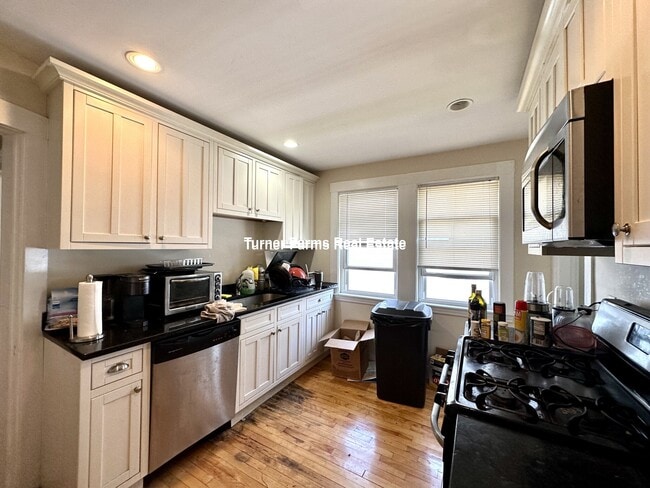 Building Photo - 56 Gordon St Unit 2