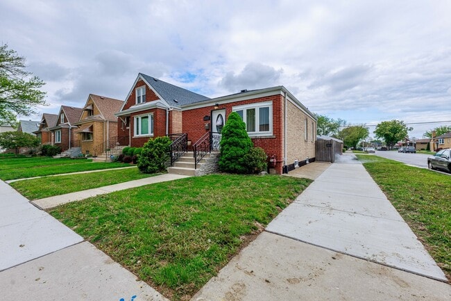 Photo - 5557 S Kildare Ave