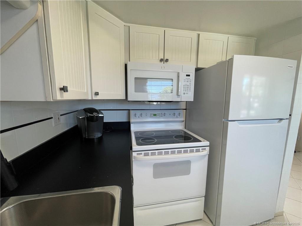 Photo - 2929 SE Ocean Blvd Unidad 10 Building 106 Rental