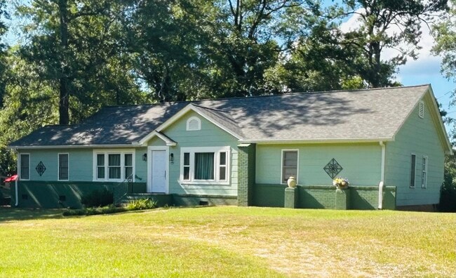 Quiet country retreat. Shared kitchen. Two exterior exits. - 4037 Hamilton Rd Apartment Unit The Grove