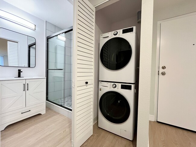 Photo - 747 Gayley Ave