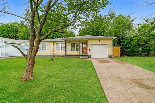 Building Photo - 8914 E Newton St