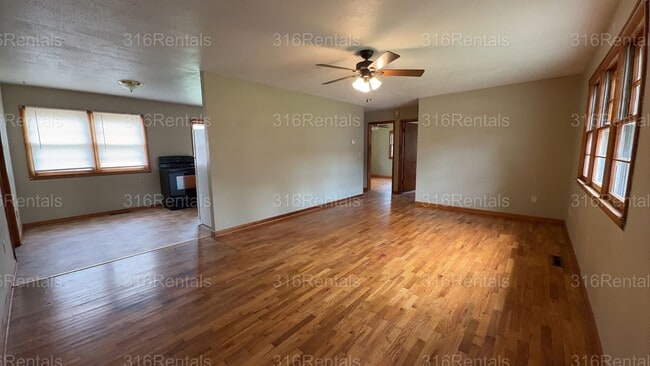 Photo - 130 N Ohio St