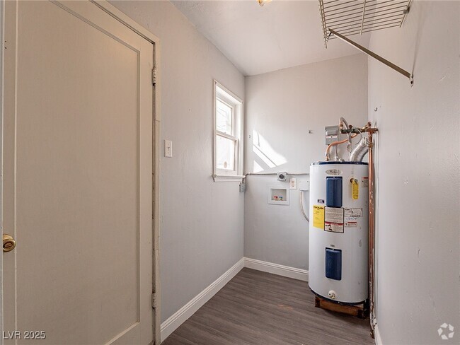 Building Photo - 329 N 8th St Rental