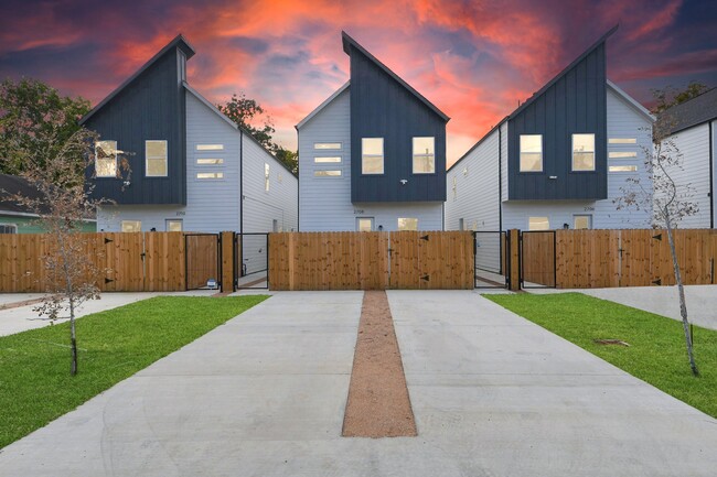 Building Photo - 2708 Bostic St Unit A