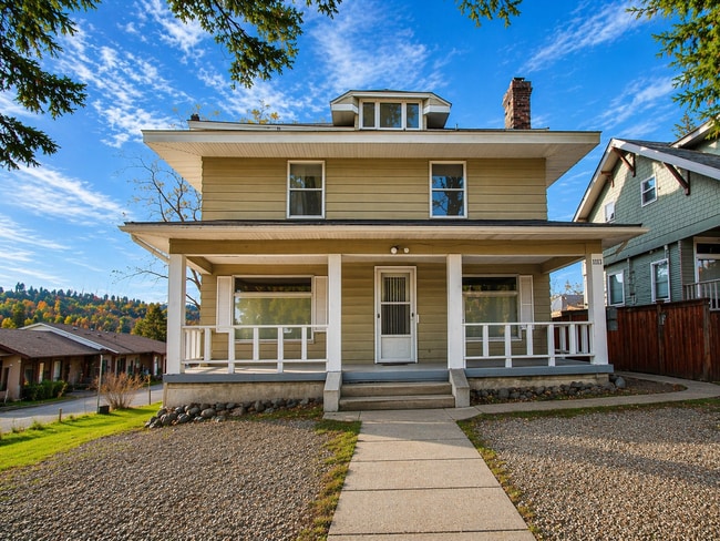 Building Photo - 1212 S Oak St Unit #2