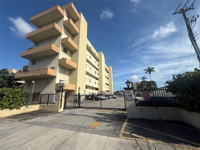 Building Photo - 300 Northwest Dr Unit 610 Rental