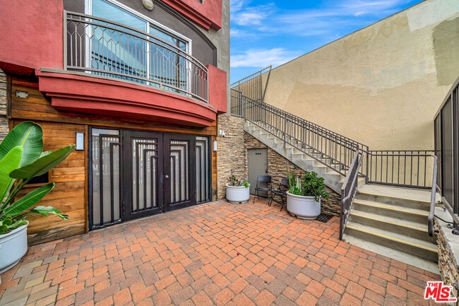 Photo - 11124 Burbank Blvd Unit 311