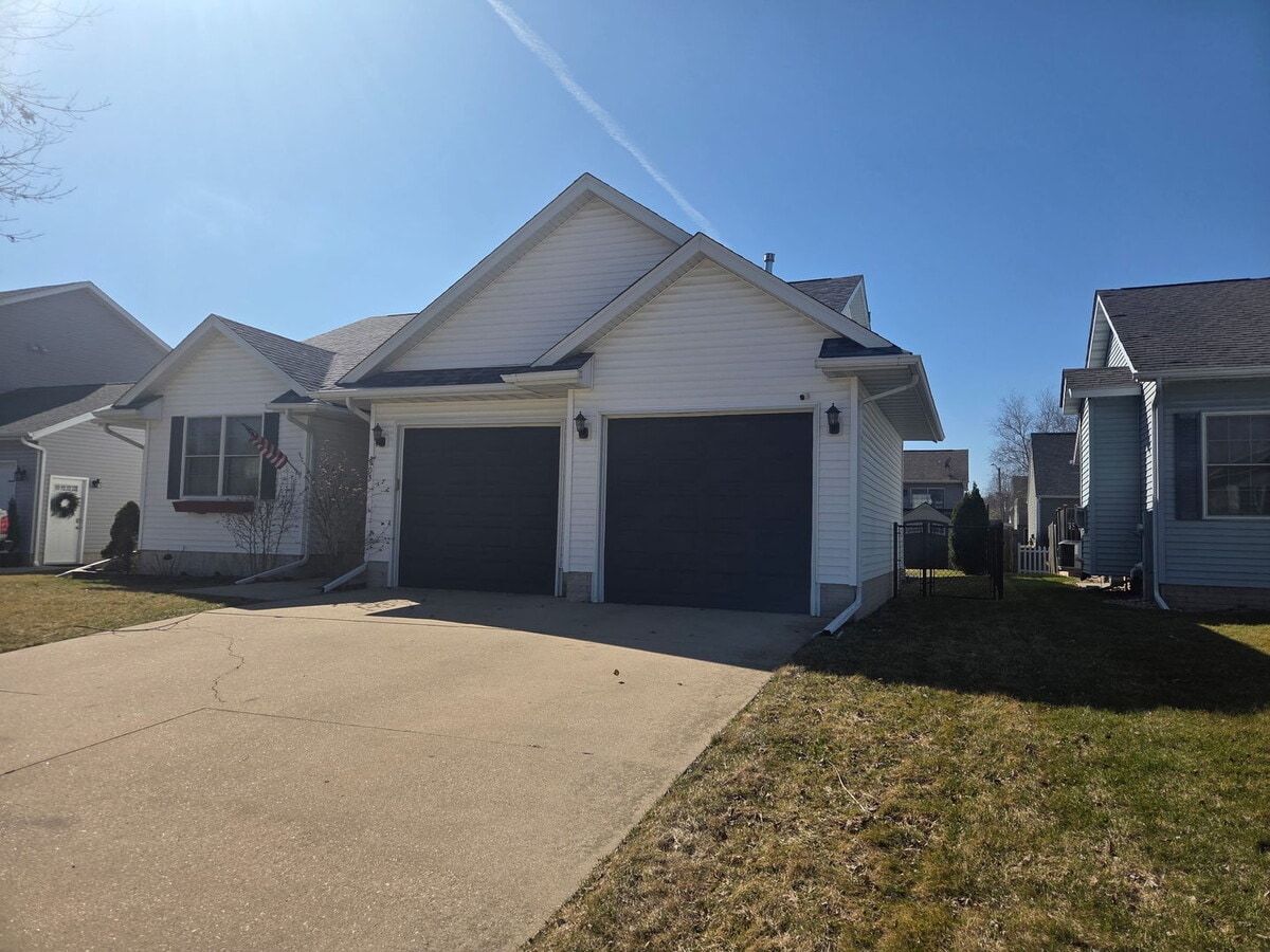 Photo - 905 Cypress Dr