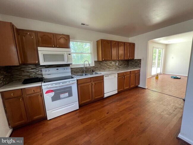 Photo - 5309 Mitchell St