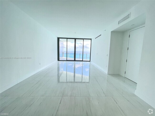 Building Photo - 2 br, 2.5 bath Condo - 15701 Collins Ave U... Unit 4003