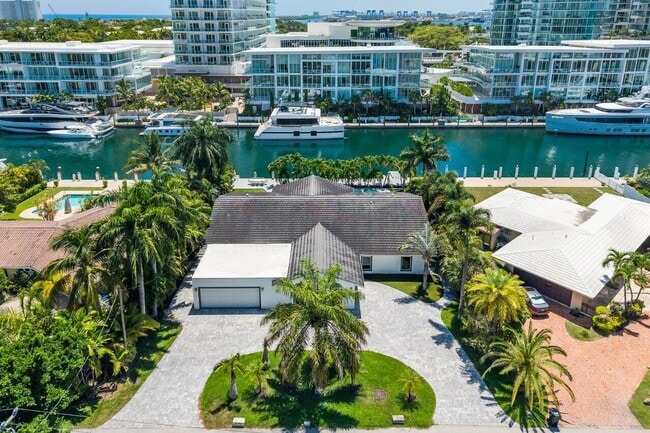 Building Photo - 2540 Mercedes Dr