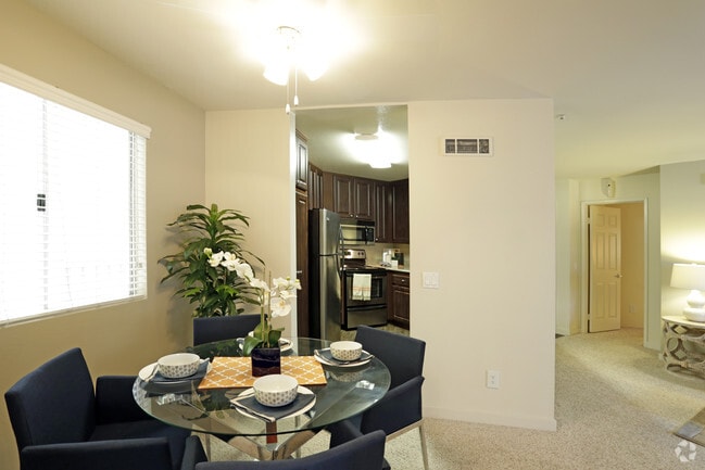 Plano F de 2 habitaciones - Axiom La Jolla