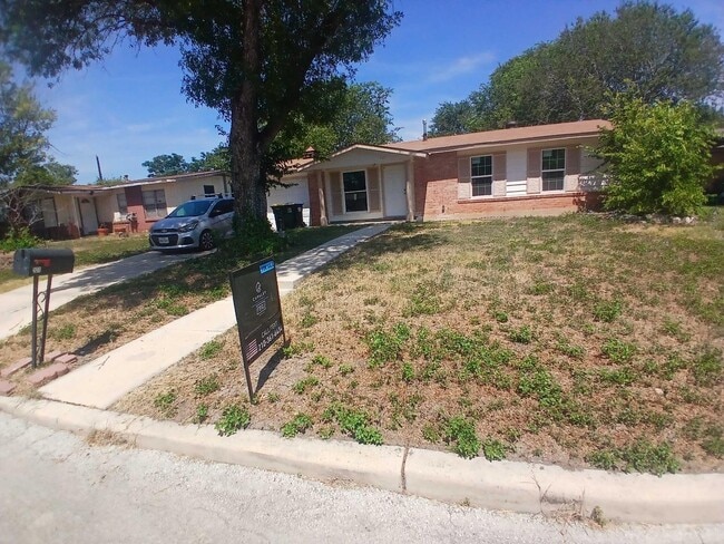 Building Photo - 221 Park Ln