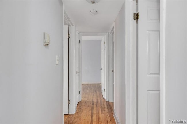 Photo - 30745 Iroquois Dr