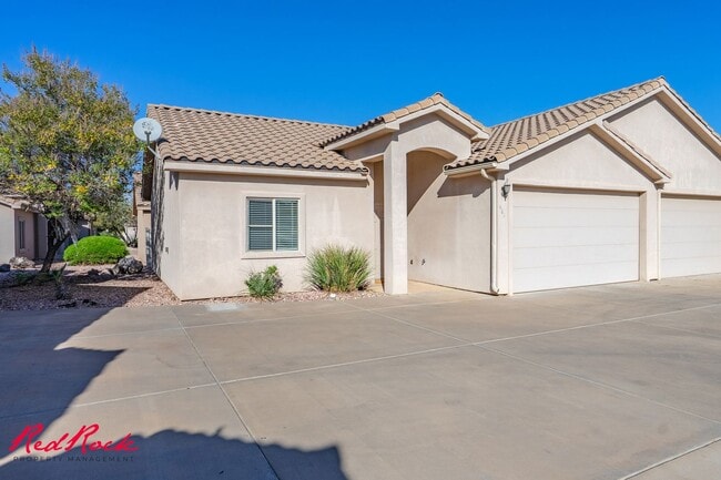 Building Photo - Spacious 2 Bedroom Hurricane Townhome - Pe...