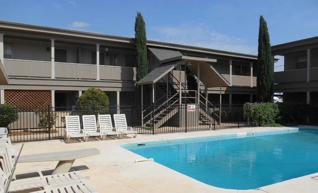 Town & Country Apartments - Town & Country Apartments