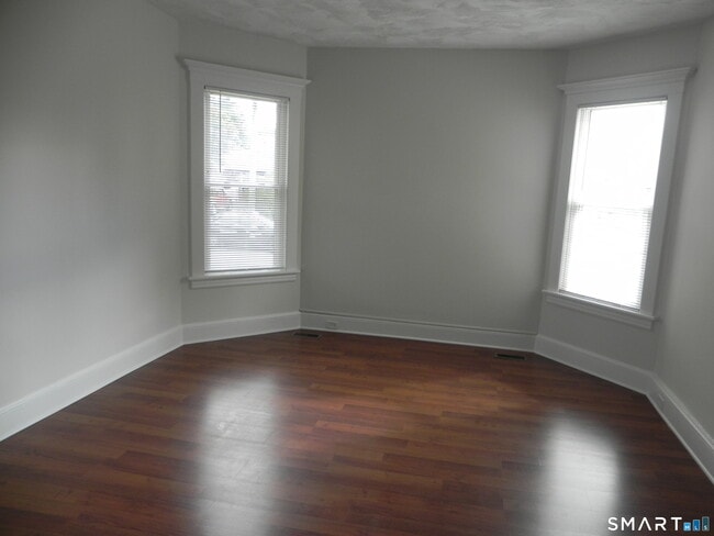 21 Edlie Ave Unit 1