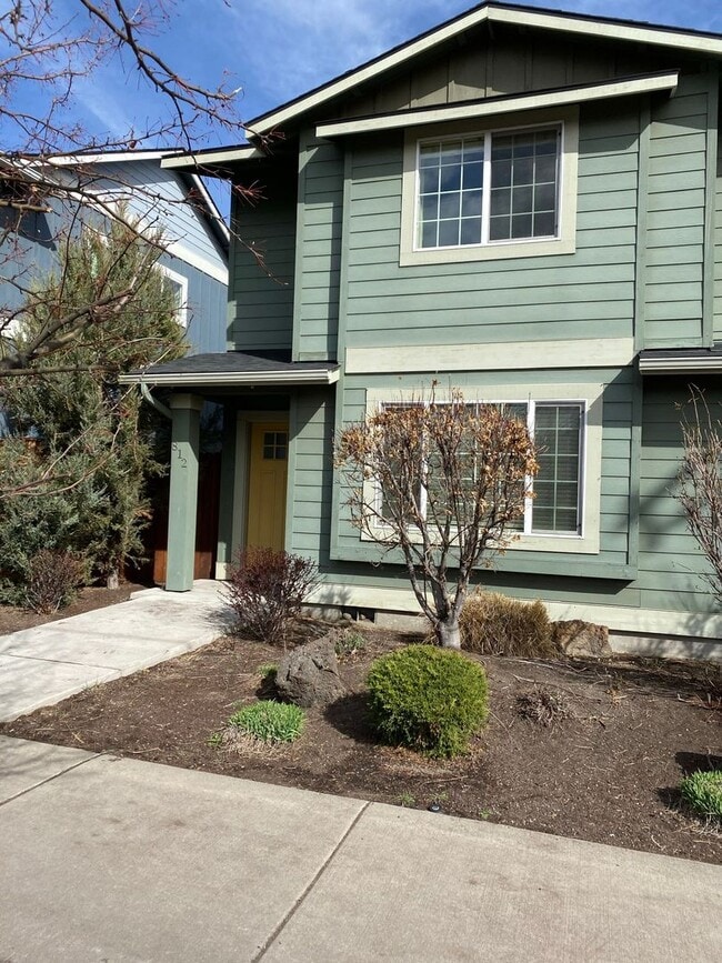 Building Photo - 812 NE Ross Rd Unit #2