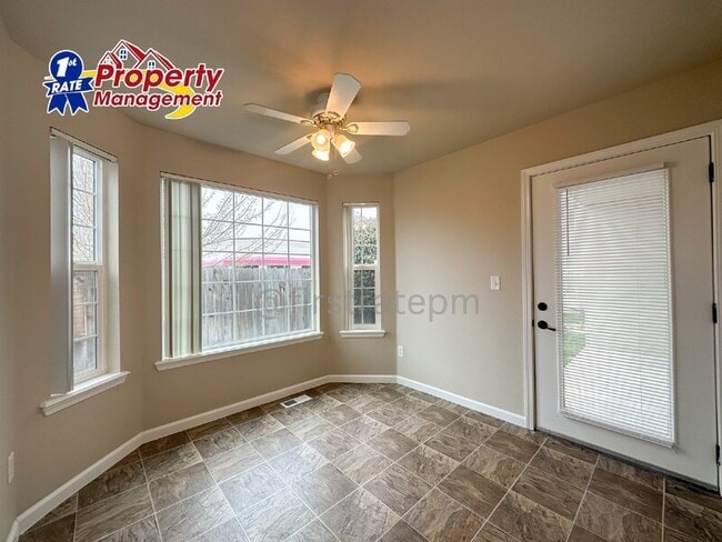 Photo - 10034 W Garverdale Ln Unidad #102