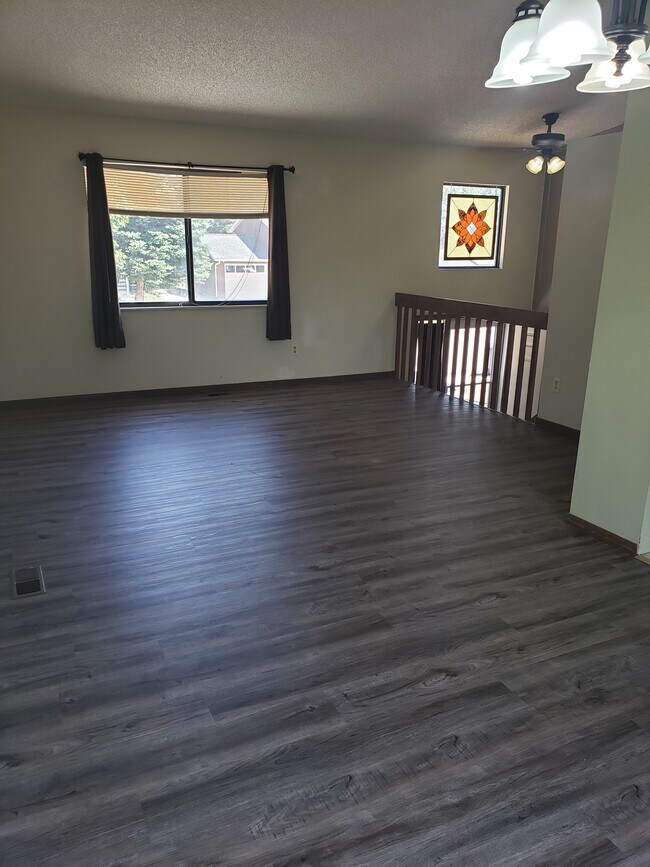 Photo - 2120 Heathercrest Dr