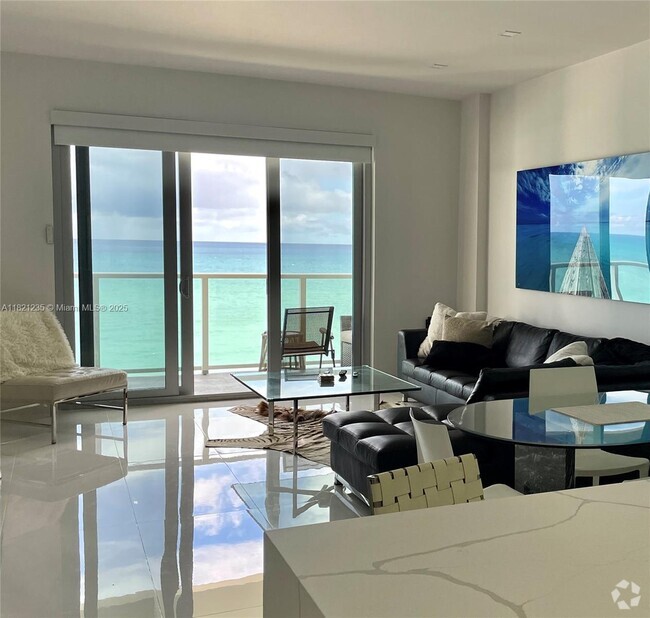 Building Photo - 5701 Collins Ave Unit PH08 Rental