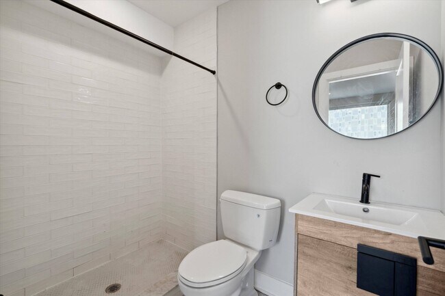 Photo - 1618 N Sydenham St Unit B