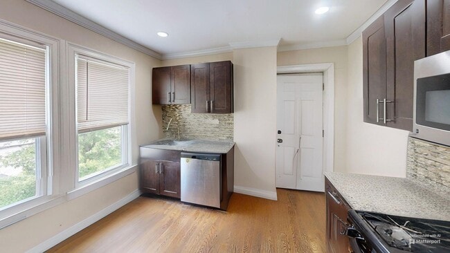 Building Photo - 2bed in Roxbury available 9/1