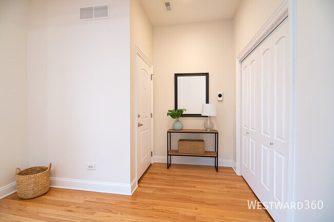 Photo - 5172 S Michigan Ave Unidad 1