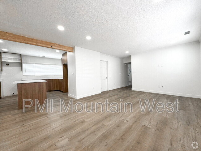 Building Photo - 985 Horsley Cir Unit A Rental