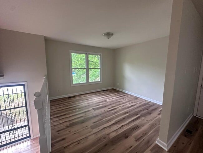 Photo - 690 San Gabriel Rd