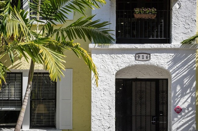 916 S Rome