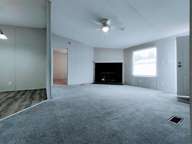 Photo - 220 Sunshine Dr